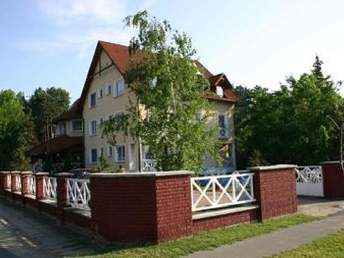 Hotel Francoise 巴拉通雷勒 外观 照片