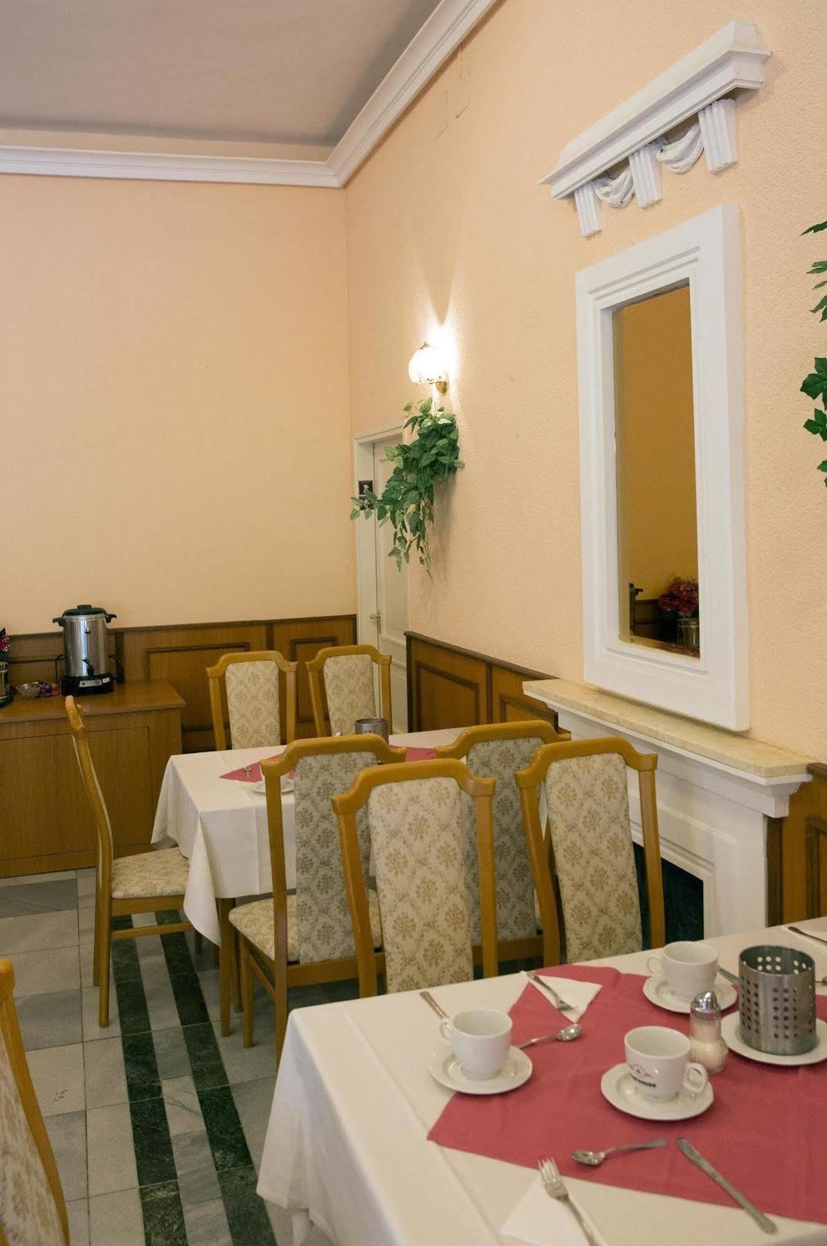 Hotel Francoise 巴拉通雷勒 外观 照片